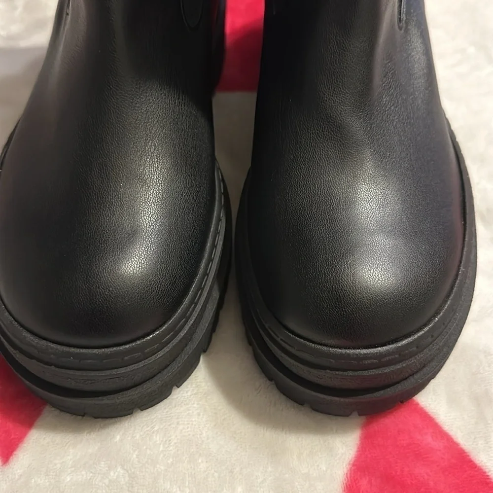 Good American Leather Chelsea Pull On Boot Black Women's